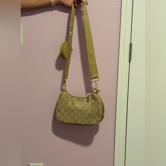 Bebe Beige Shoulder Bag with Gold Chain - Picture 2 of 4